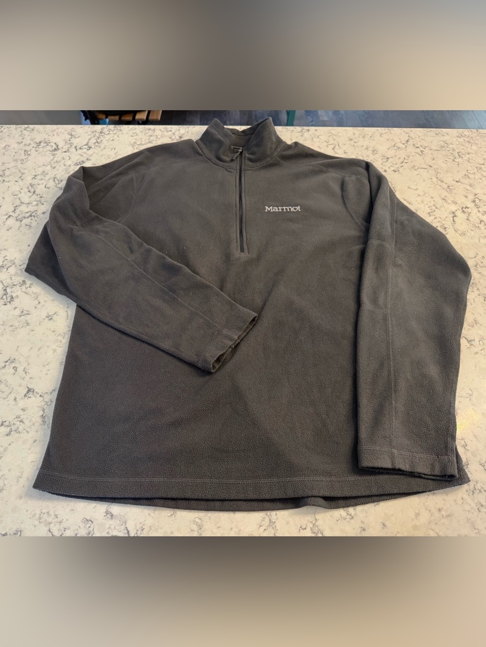 Marmot Men’s Medium Black 1/4 zip fleece. Perfect weight for Fall weather.